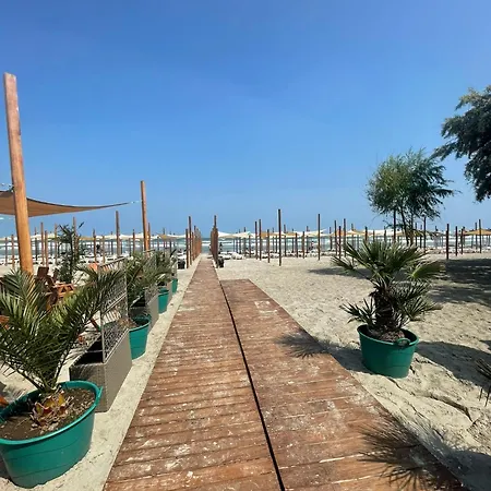 Apartment Building Stefan Mamaia Nord